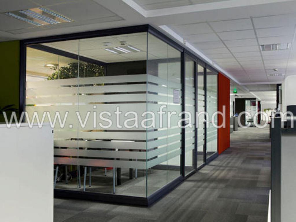 شرکت ویستا افرند-فروش و نصب انواع پارتیشن تک جداره و دوجداره اداری ام دی اف و شیشه ای و فلزی